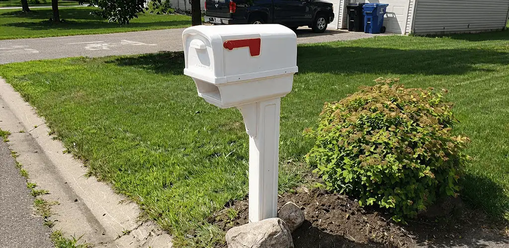 Mailbox installation for a residential curbside mailbox in Louisville, KY